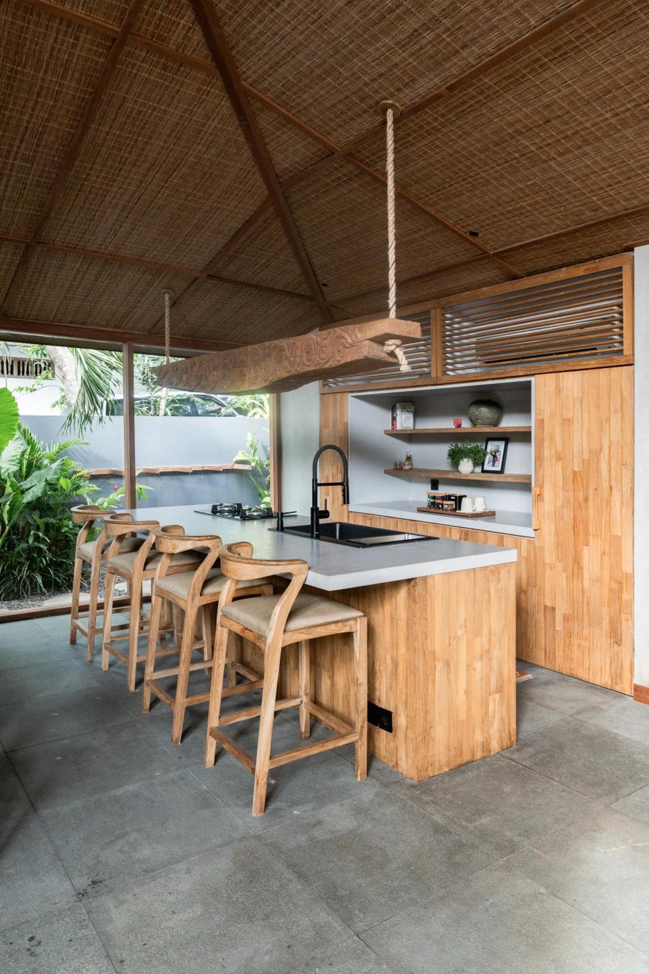Masa Kini 3 Bedroom Family With Pool Walking Distance To Villa