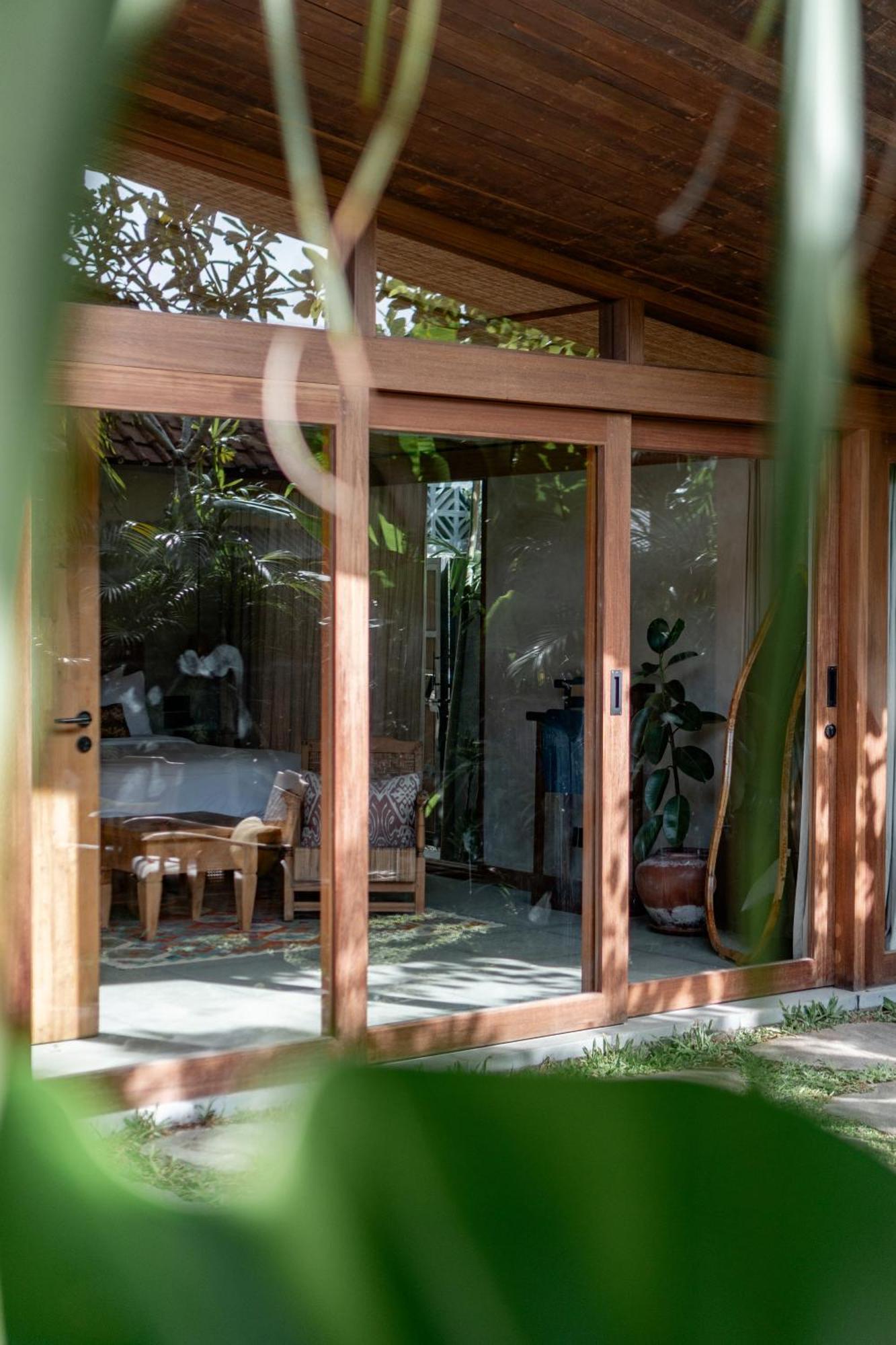 Masa Kini 3 Bedroom Family With Pool Walking Distance To